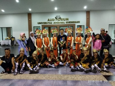 MEWAKILI DINPORABUDPAR TAMPIL DI UNSOED