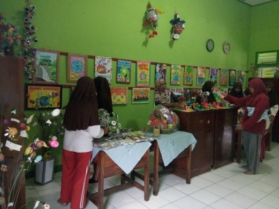 RUANG HASIL KARYA SISWA