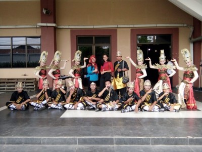 MEWAKILI DINPORABUDPAR TAMPIL DI UNSOED