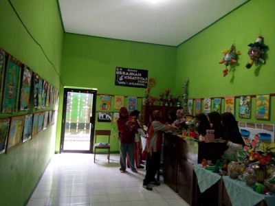 RUANG HASIL KARYA SISWA